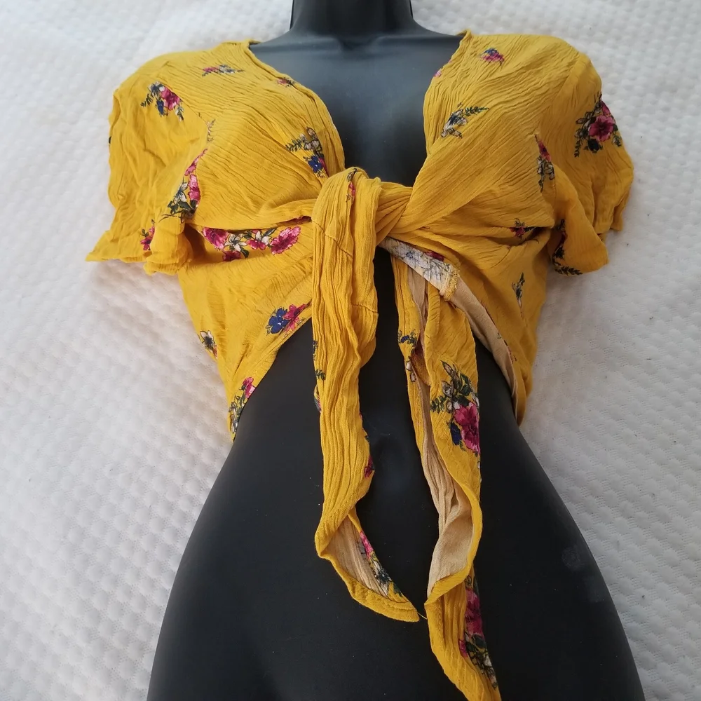 No Boundaries Yellow Floral Top - Picture 4 of 5